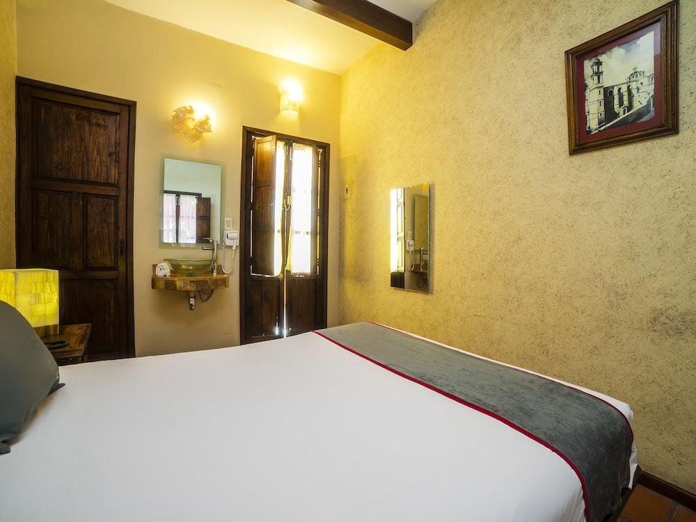 Hotel Collection O Al Otro Lado Del Rio, Puebla de Zaragoza Esterno foto A room at the hotel