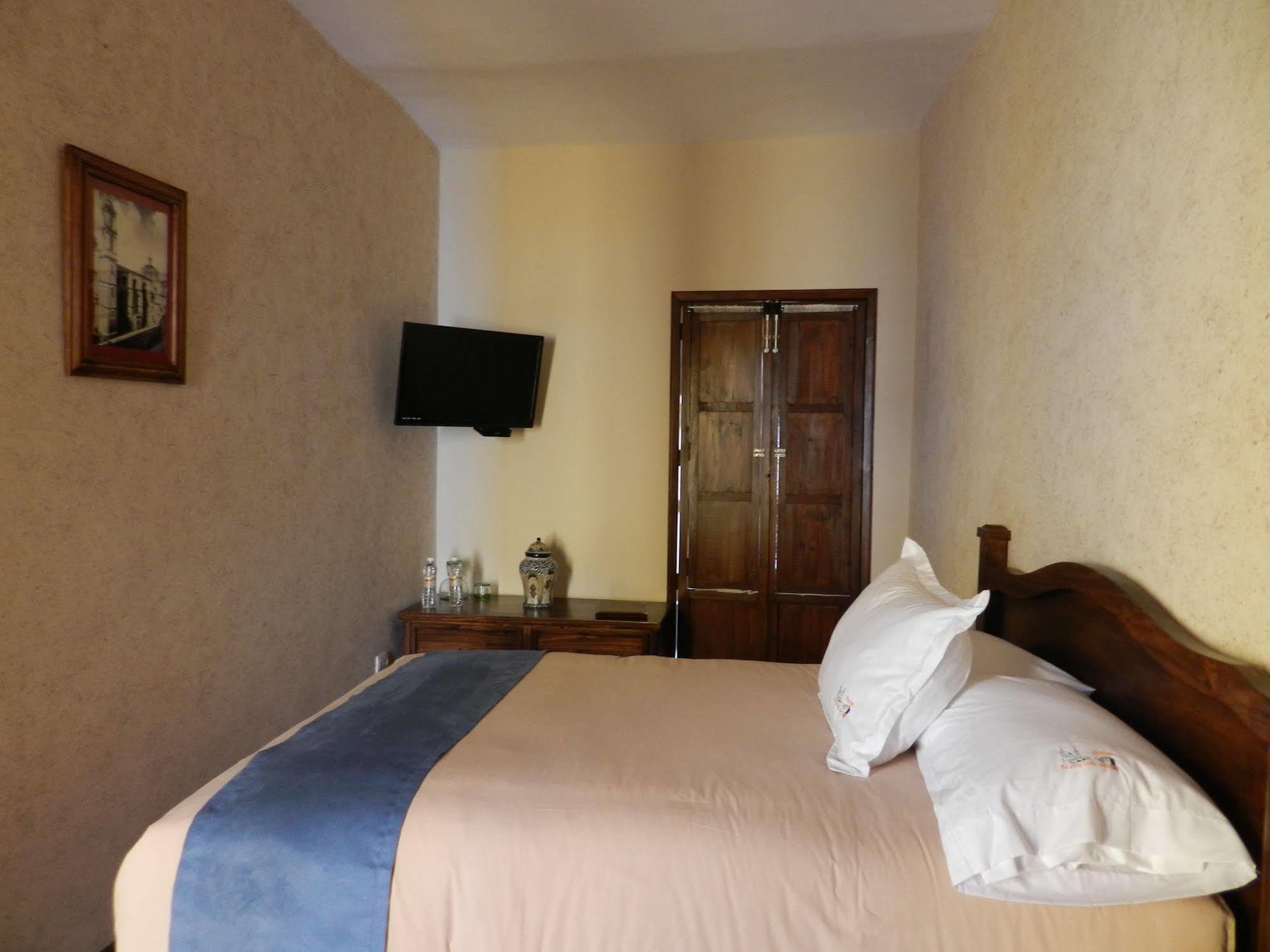 Hotel Collection O Al Otro Lado Del Rio, Puebla de Zaragoza Esterno foto A room at the hotel