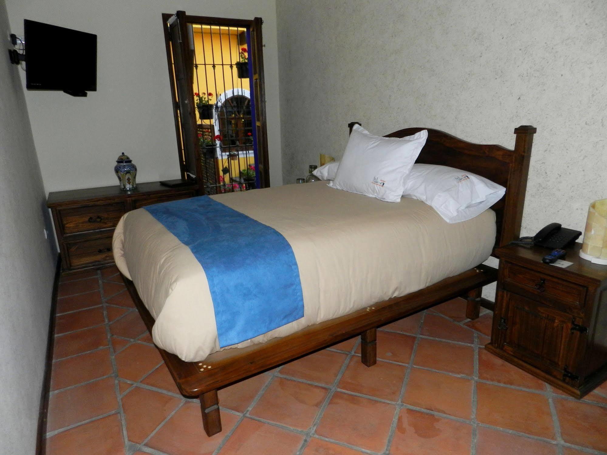 Hotel Collection O Al Otro Lado Del Rio, Puebla de Zaragoza Esterno foto A room at Hotel San Cristóbal