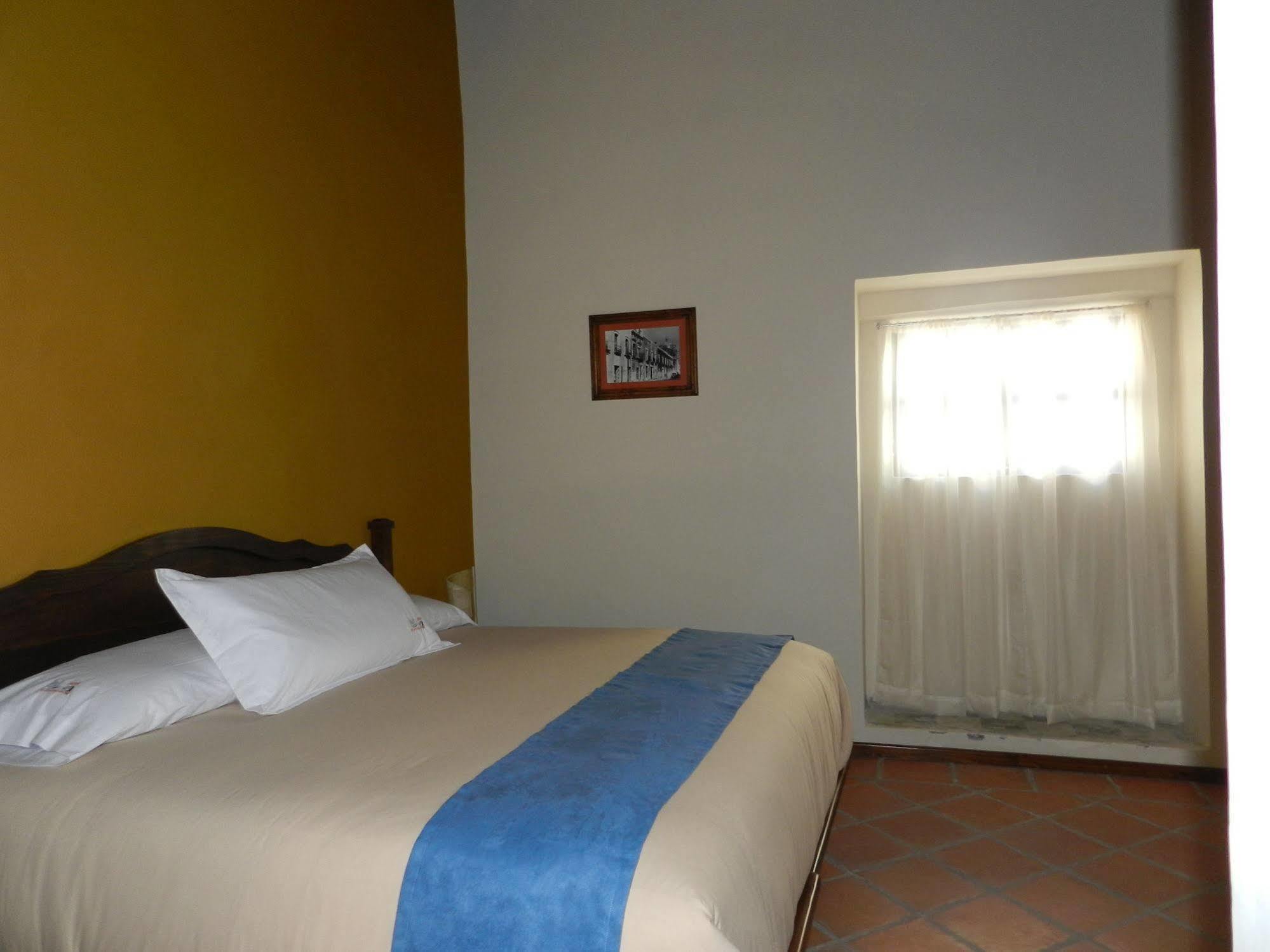 Hotel Collection O Al Otro Lado Del Rio, Puebla de Zaragoza Esterno foto A room at the hotel
