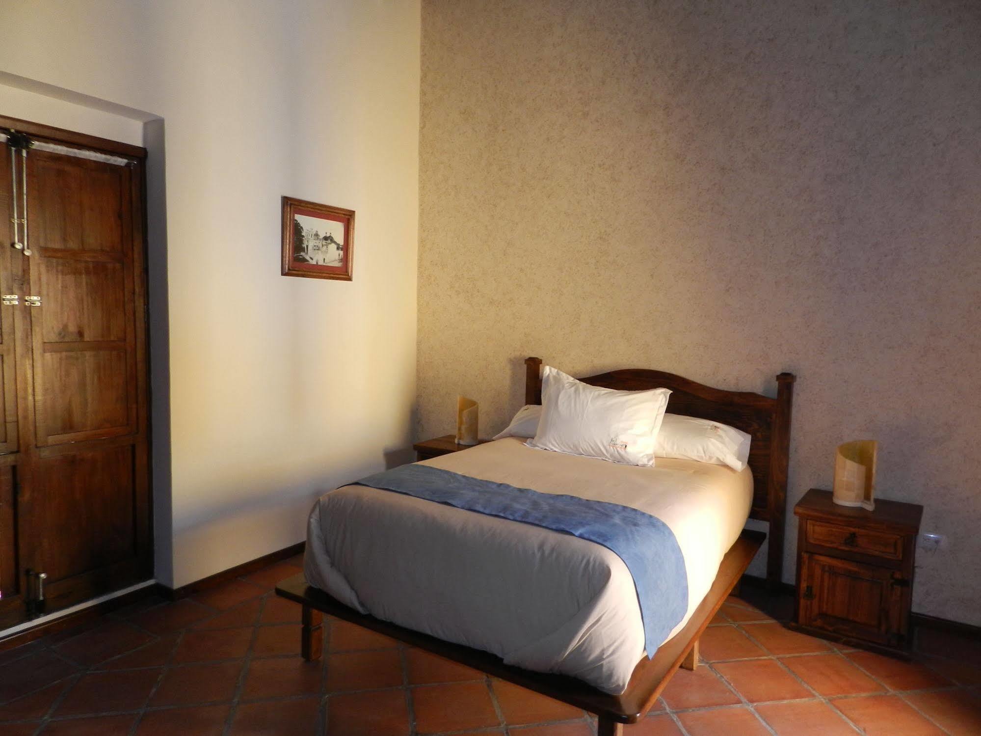 Hotel Collection O Al Otro Lado Del Rio, Puebla de Zaragoza Esterno foto A room at the hotel
